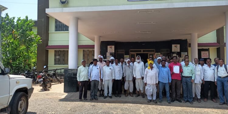 नरेंदर कब मिलेगा सिलेंडर, वंचित बहुजन आघाडीचे, राजुरा तहसील कार्यालयावर आंदोलन.