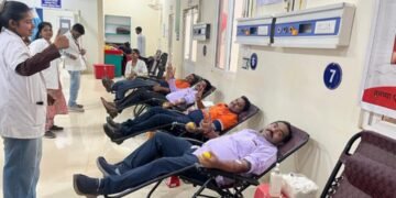 लॉयड्स मेटल्सचे संचालक बी. प्रभाकरण यांचे वाढदिवसाच्या निमित्त साधून महारक्तदान शिबीर.