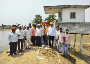 मामा तलाव परिसरातील जीर्णोद्धार गणेश मंदिराच्या  नूतनीकरण करिता अख्खे गाव सरसावले.