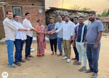 राजे अंब्रीशराव महाराज यांच्याकडून मय्यत परिवाराला आर्थिक मदत.