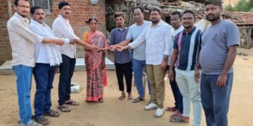 राजे अंब्रीशराव महाराज यांच्याकडून मय्यत परिवाराला आर्थिक मदत.