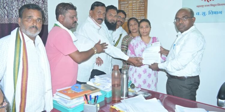 महावितरणच्या गलथान कारभाराविरोधात आमदार धर्मरावबाबा आत्राम आक्रमक; आलापल्ली कार्यालयात धडक.